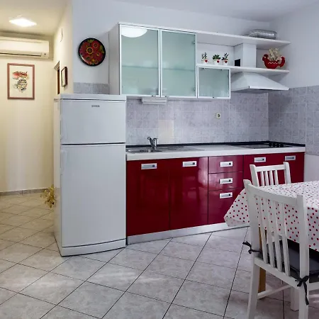 Summer Bloom Apartment