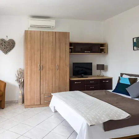 Summer Bloom 아파트