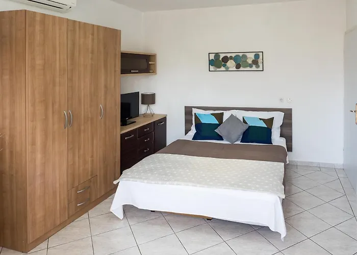 Summer Bloom 아파트 크르크